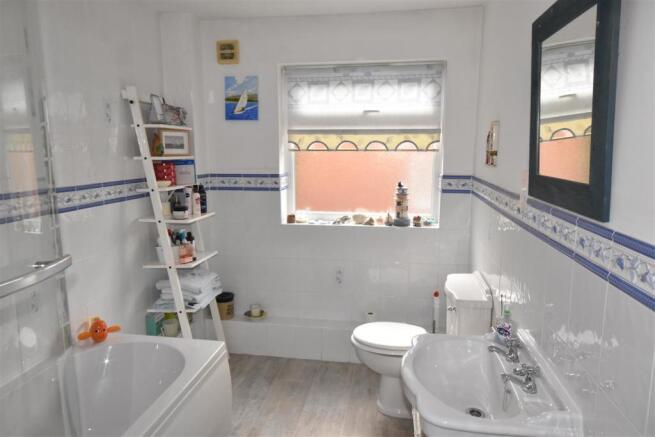 FAMILY BATHROOM