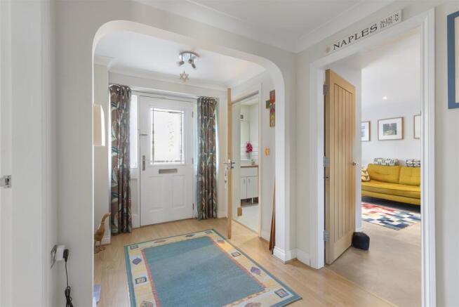 6 bed Detached for sale Image 5
