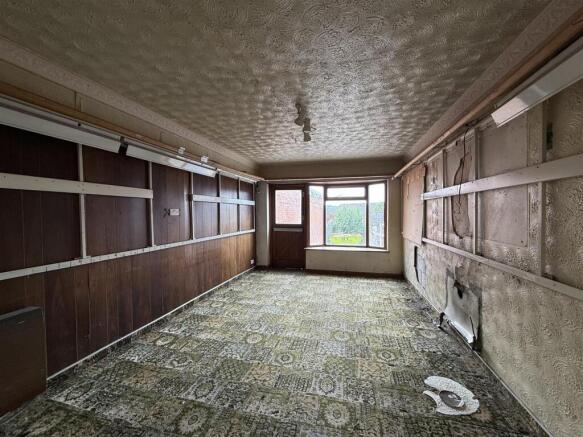 House in Dudley, Nether End - More
