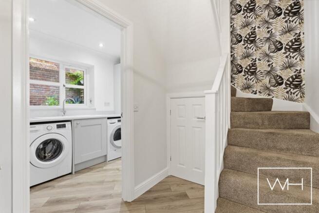 5 bed Detached for sale Image 11