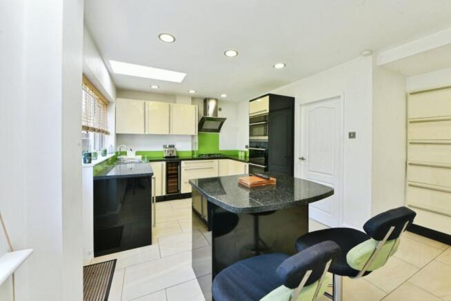 Woodfield Avenue, Hyde, Greater Manchester, SK14 photo 4