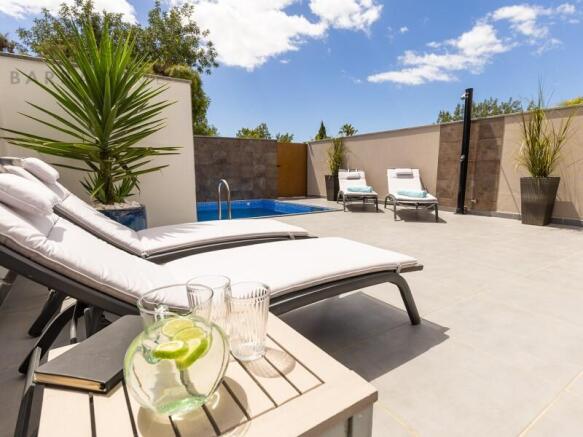 Semi-detached villa with 3 bedrooms + 1, with private pool, in SunRay Village, Almancil