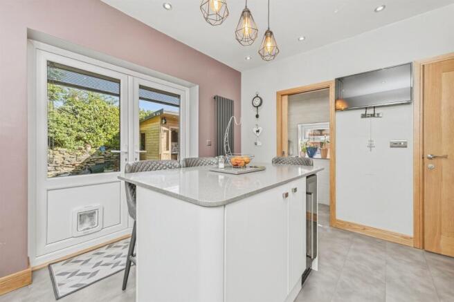 3 bed Semi-Detached for sale Image 5