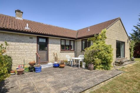 Butleigh, spacious and light accommodation in quiet cul-de-sac
