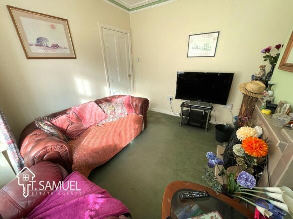 Living room B.JPG