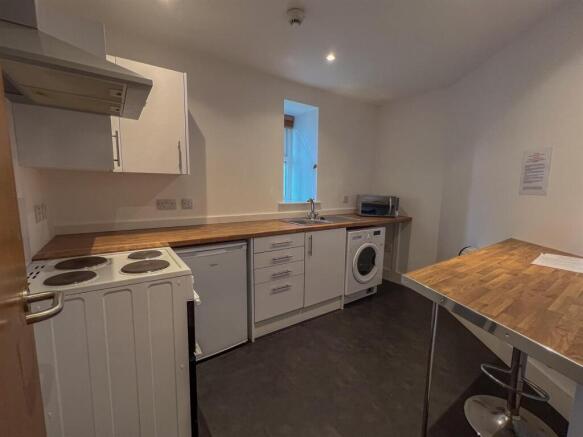 Apt 22A The Courtyard-6.jpg