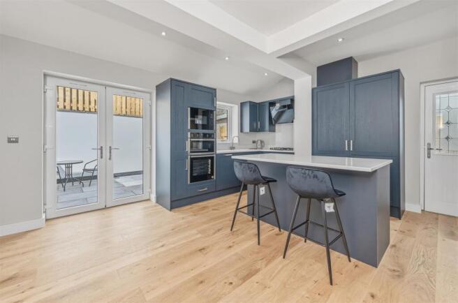 3 bed Semi-Detached for sale Image 8