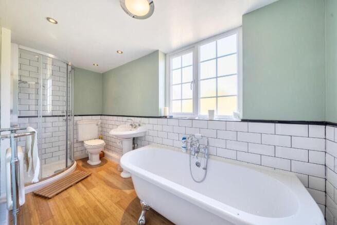 EN-SUITE BATH & SHOWER ROOM.jpg