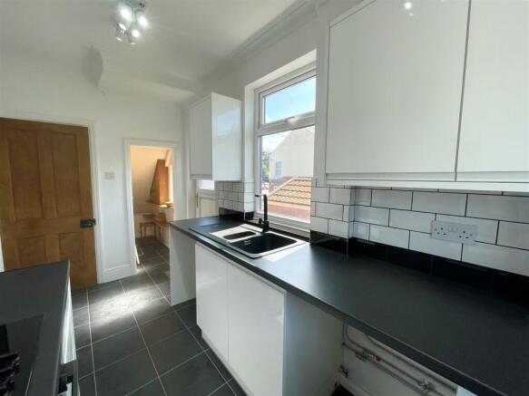 KITCHEN 2.jpg