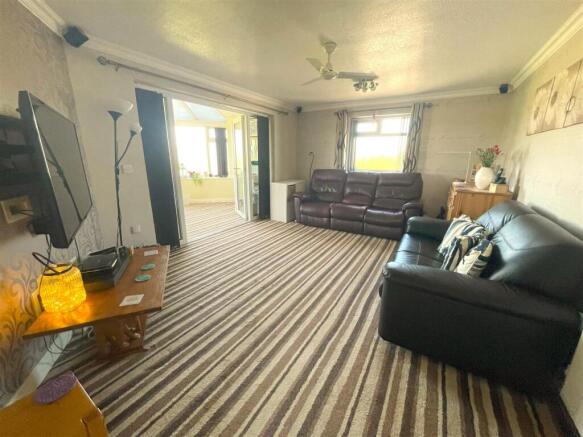 4 bed Detached for sale Image 4