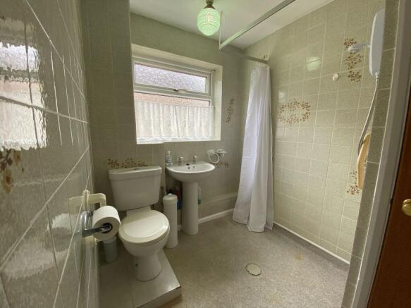 3 bed Detached Bungalow to rent Image 7