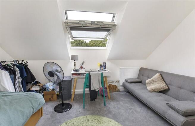 4 bed Semi-Detached to rent Image 7