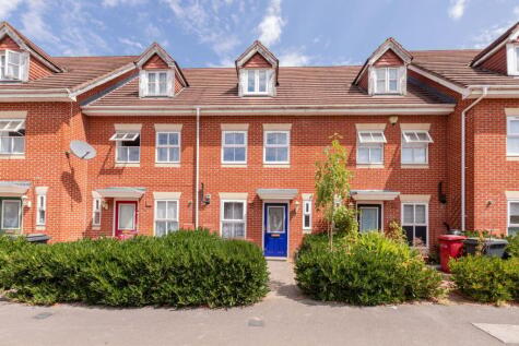 Hurworth Avenue, Langley, SL3