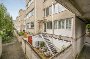 30, Mountbatten Square, Windsor SL4 1SY