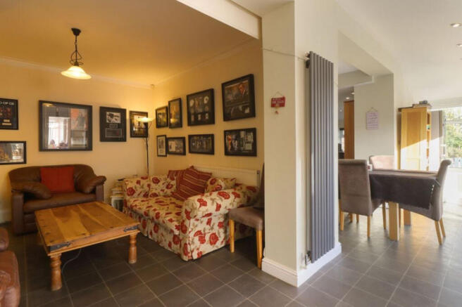 5 bed Detached for sale Image 7