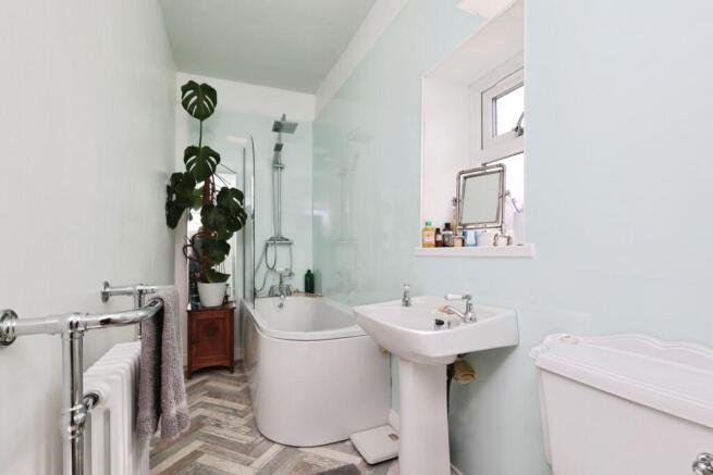 4 bed Semi-Detached for sale Image 11