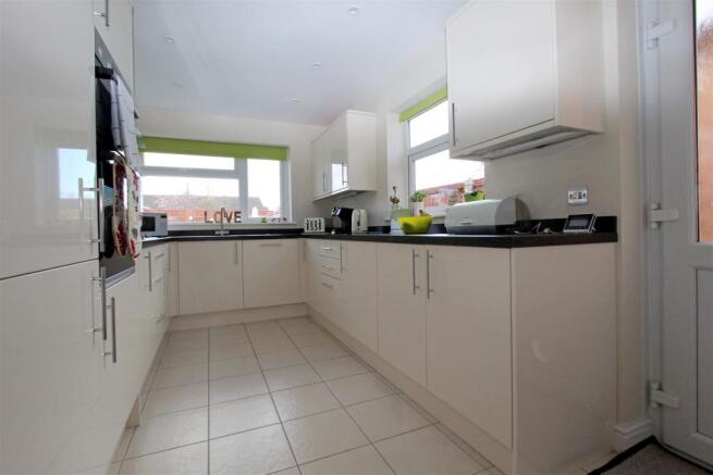 Kitchen...jpg