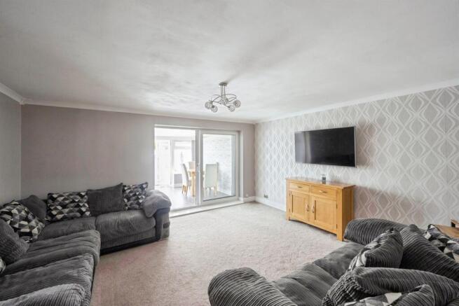 4 bed Semi-Detached for sale Image 6