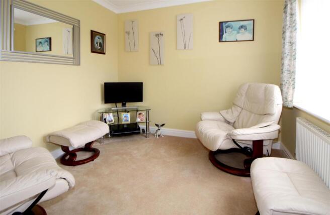 6012_Fern Close.jpg
