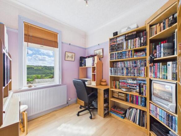 4 bed House for sale Image 11