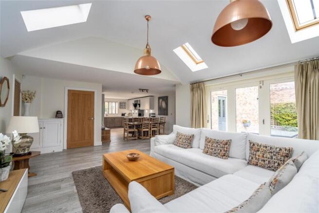 OPEN PLAN LIVING SPACE