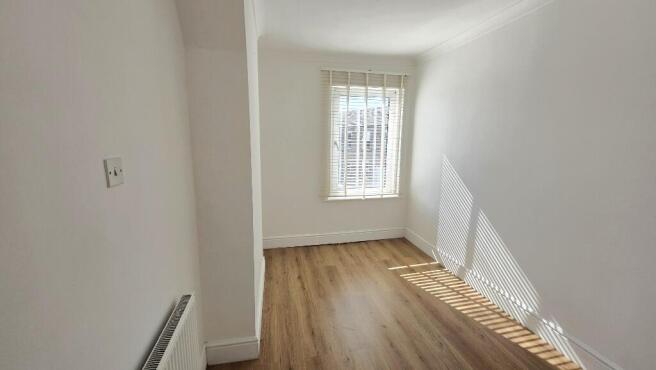 1 bed Flat to rent Image 4