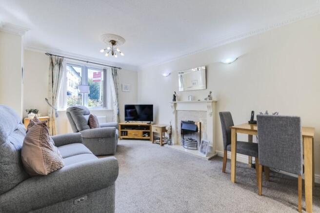 1 bed Flat for sale Image 2