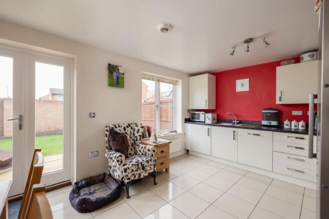 3 bed Semi-Detached to rent Image 5