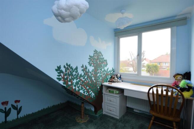 44 Lyndhurst Ave bed 3.JPG