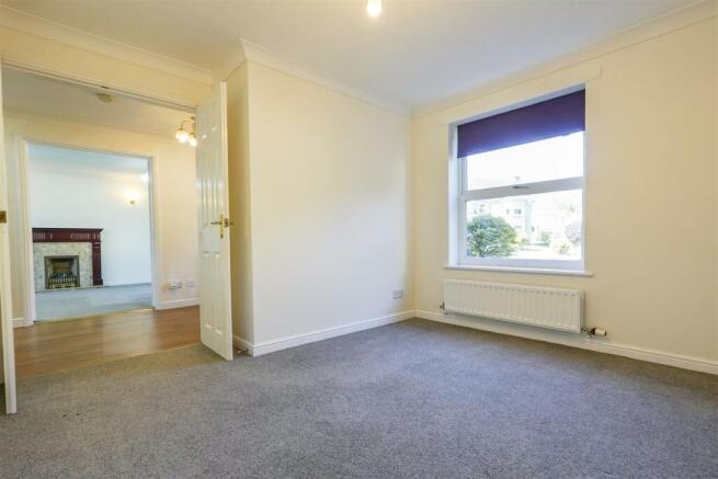 4 bed Detached for sale Image 9