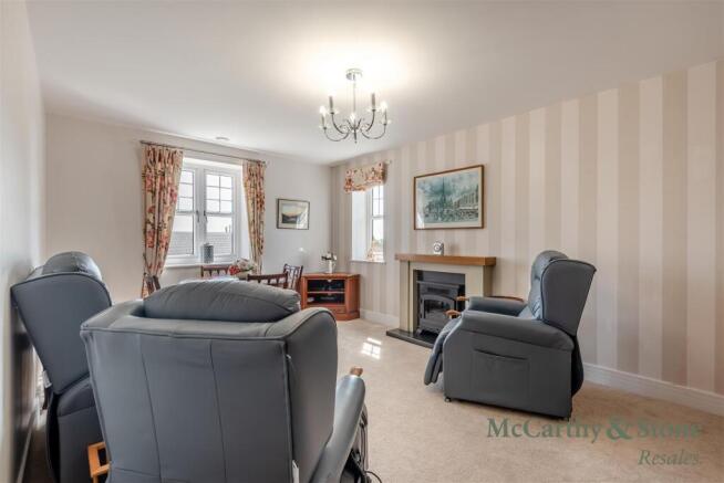 8702431-interior01.jpg