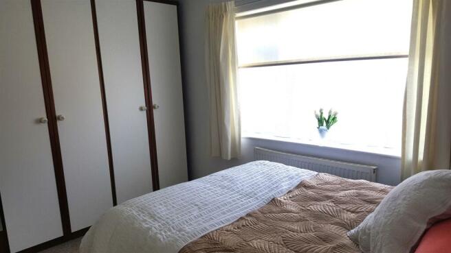 Bedroom2...jpg