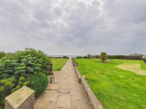 2 bed Flat for sale Image 10