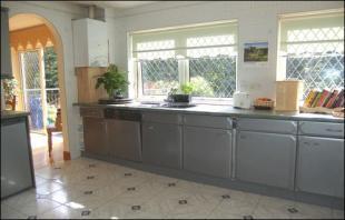 FITTED KITCHEN