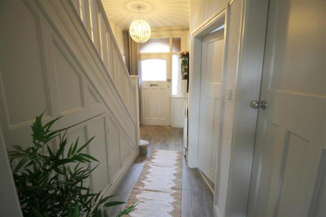 Cudworth Road, 26, hallway.JPG