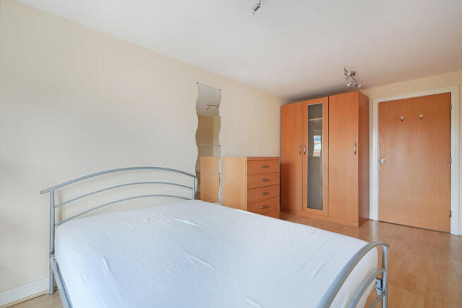 3 bed Apartment to rent Image 9