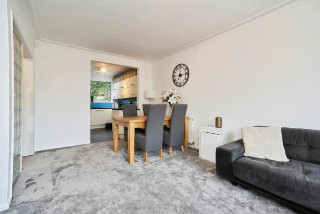 2 bed Flat for sale Image 6