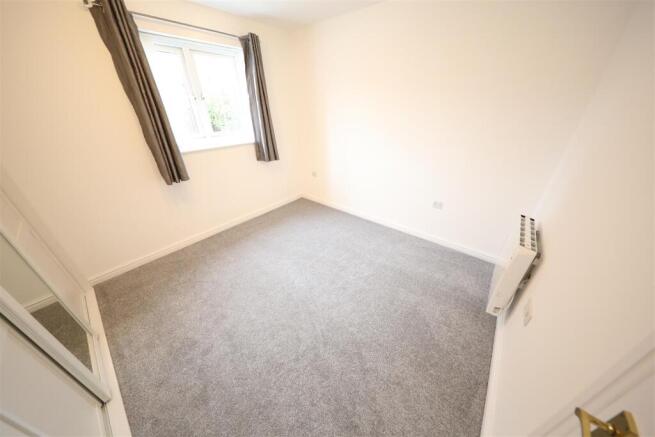 2 bed Apartment to rent Image 8