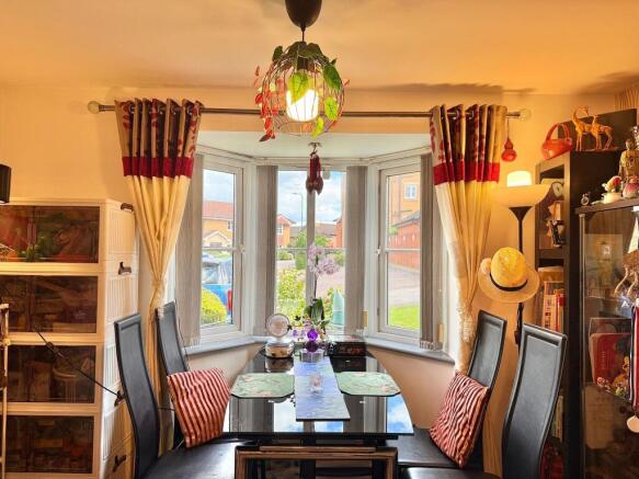 2 bed Flat for sale Image 8