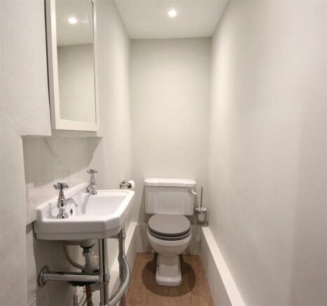 GUEST CLOAKROOM