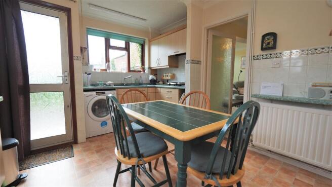 Kitchen b.JPG