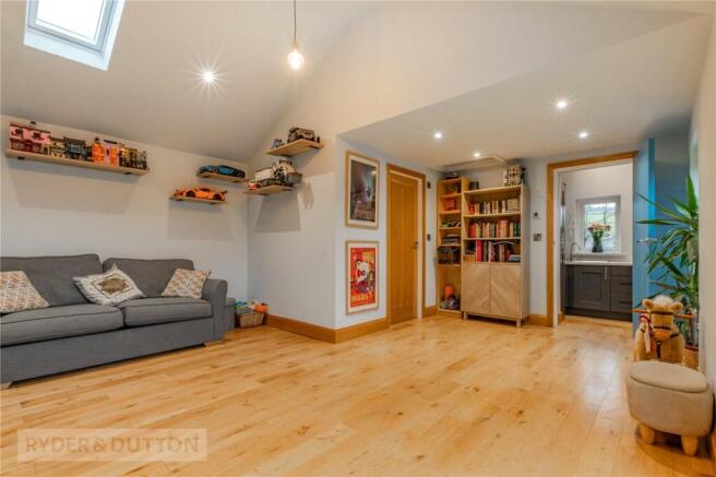 4 bed Semi-Detached for sale Image 12