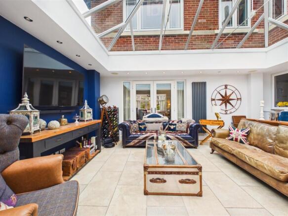 5 bed Detached for sale Image 10
