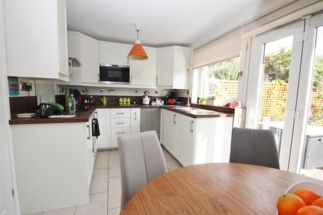 KITCHEN / DINING ROOM