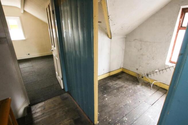 OPEN LANDING BOX ROOM