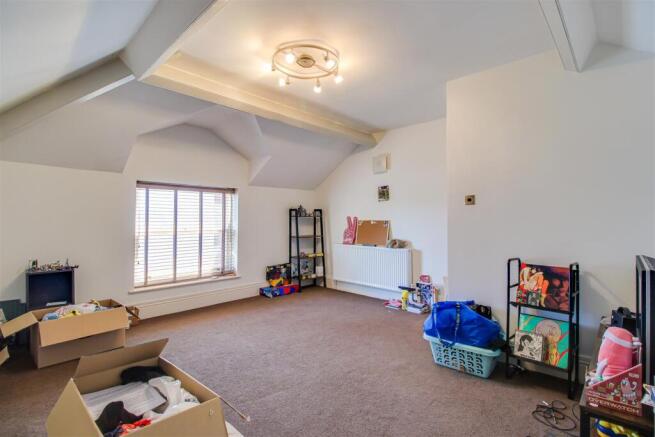 4 bed Semi-Detached for sale Image 10
