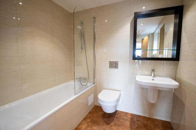 3 bed Flat to rent Image 6