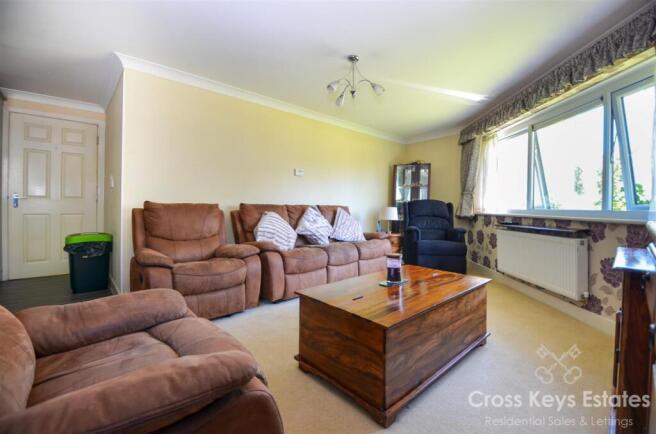 Sitting Room/Dining Area