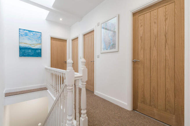 4 bed Flat to rent Image 11
