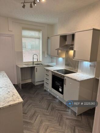 2 bed Terraced to rent Image 7